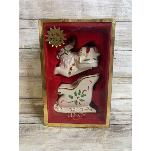 Vintage 2003 Lenox Holiday Reindeer & Sleigh Stackable Salt and Pepper Shakers - Picture 1 of 9